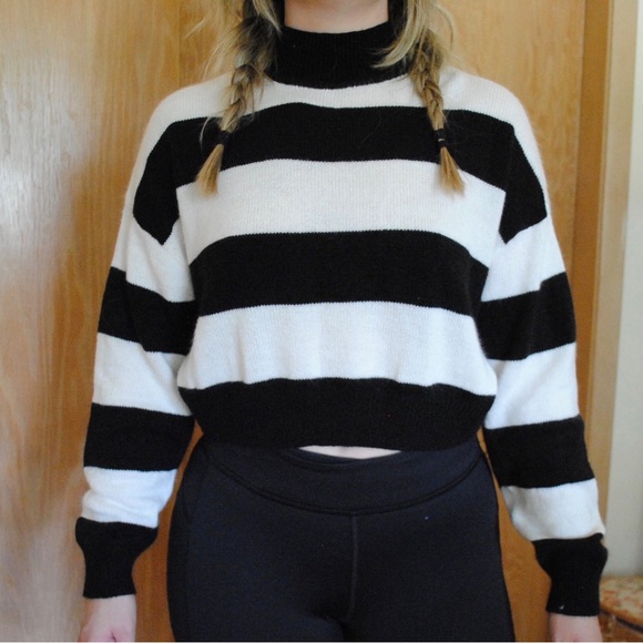 Black and white striped, cropped mock neck sweater! - Picture 1 of 4
